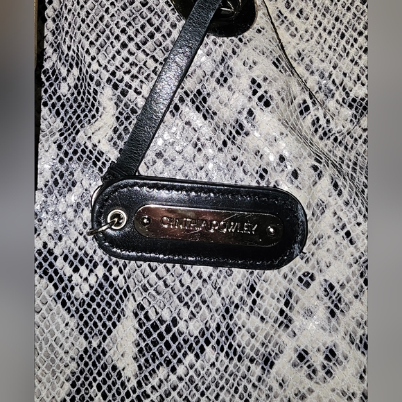 LARGE LEATHER LIKE NEW CYNTHIA ROWLEY PURSE HANDBAG - Picture 6 of 8